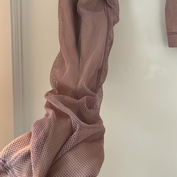 ALO Yoga Cropped Long Sleeve Top - Picture 2 of 5